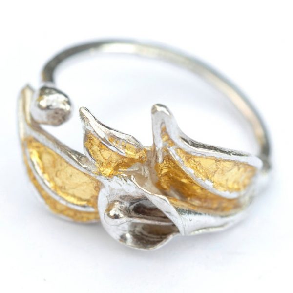 anillo hojas  abierto plata, anillo abierto plata, anillo flor grande, anillo flores oro, carlos tellechea, Anillo flores cala oro, anillo artesanal plata, joyería de autor