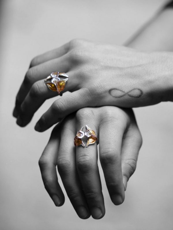 anillo hojas plata, anillo abierto plata, anillo flor grande, anillo flores oro, carlos tellechea, Anillo flores cala oro, anillo artesanal plata, joyería de autor