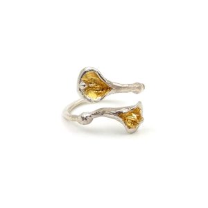 carlos tellechea, Anillo flor cala oro, anillo artesanal cruzado, joyería de autor