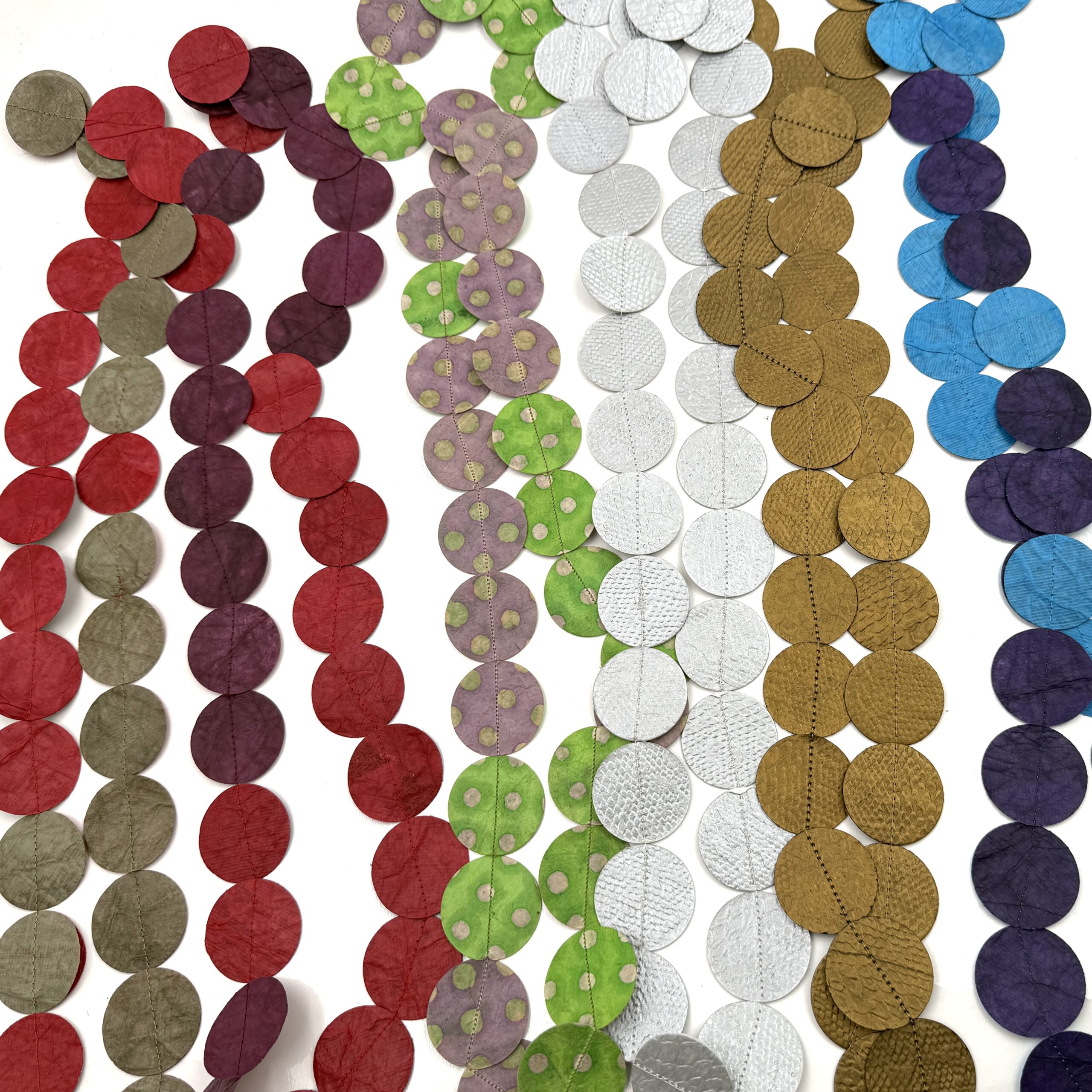 ana hagopian, collar de papel maché