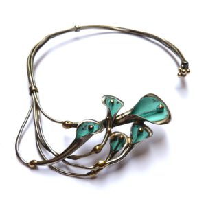 Gargantilla pegada al cuello plata, gargantilla mujer flores, joyería artesanal, joyas de autor, gargantilla plata mujer, flores cala, Carlos tellechea