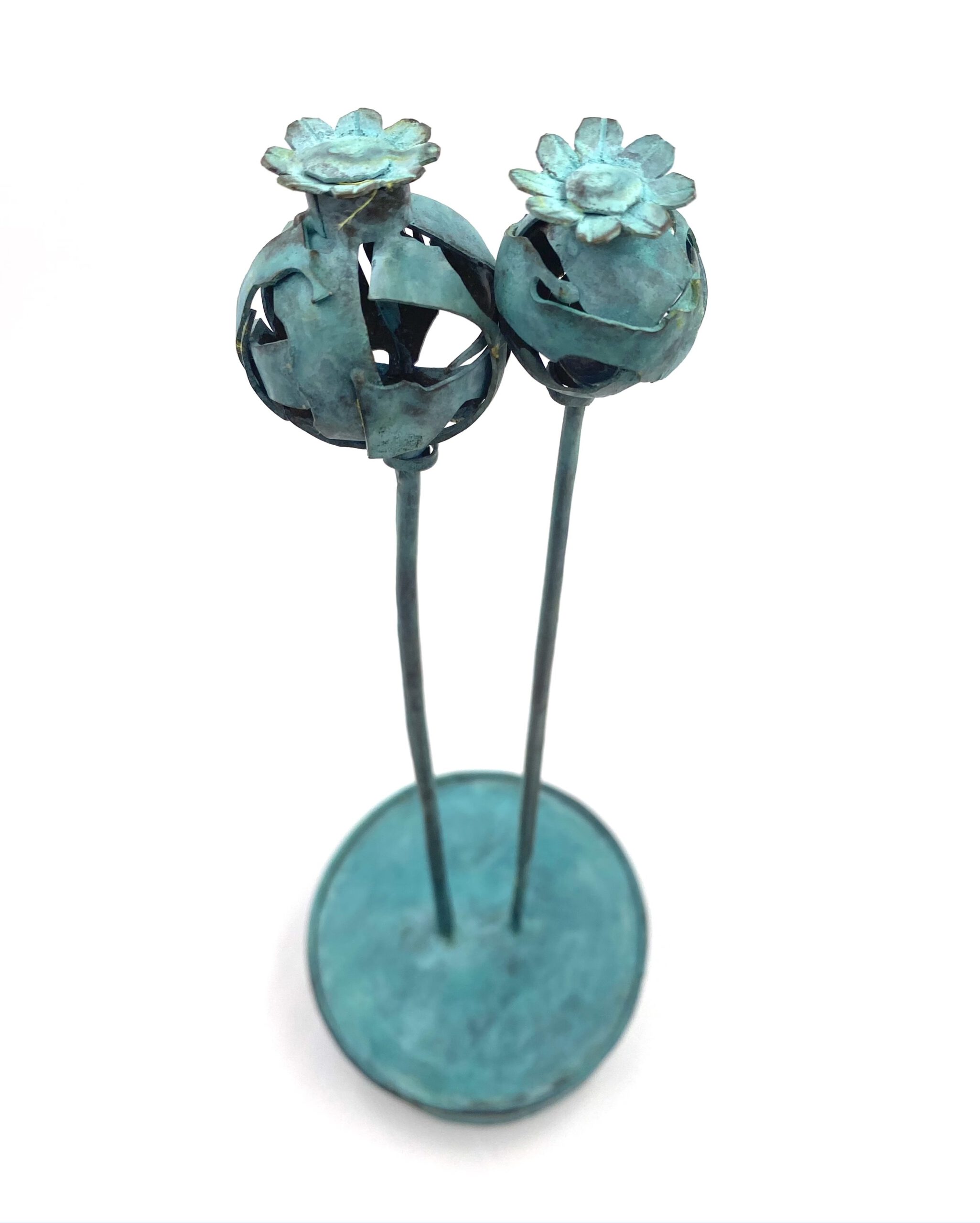 IMG_3650 caja de latón redonda, flores modernas, flores artificiales para decorar, figuras decorativas de diseño, salón moderno, escultura moderna, esculturas decorativas para el hogar, carlos tellechea, escultura con pátina, esculturas modernas para casa