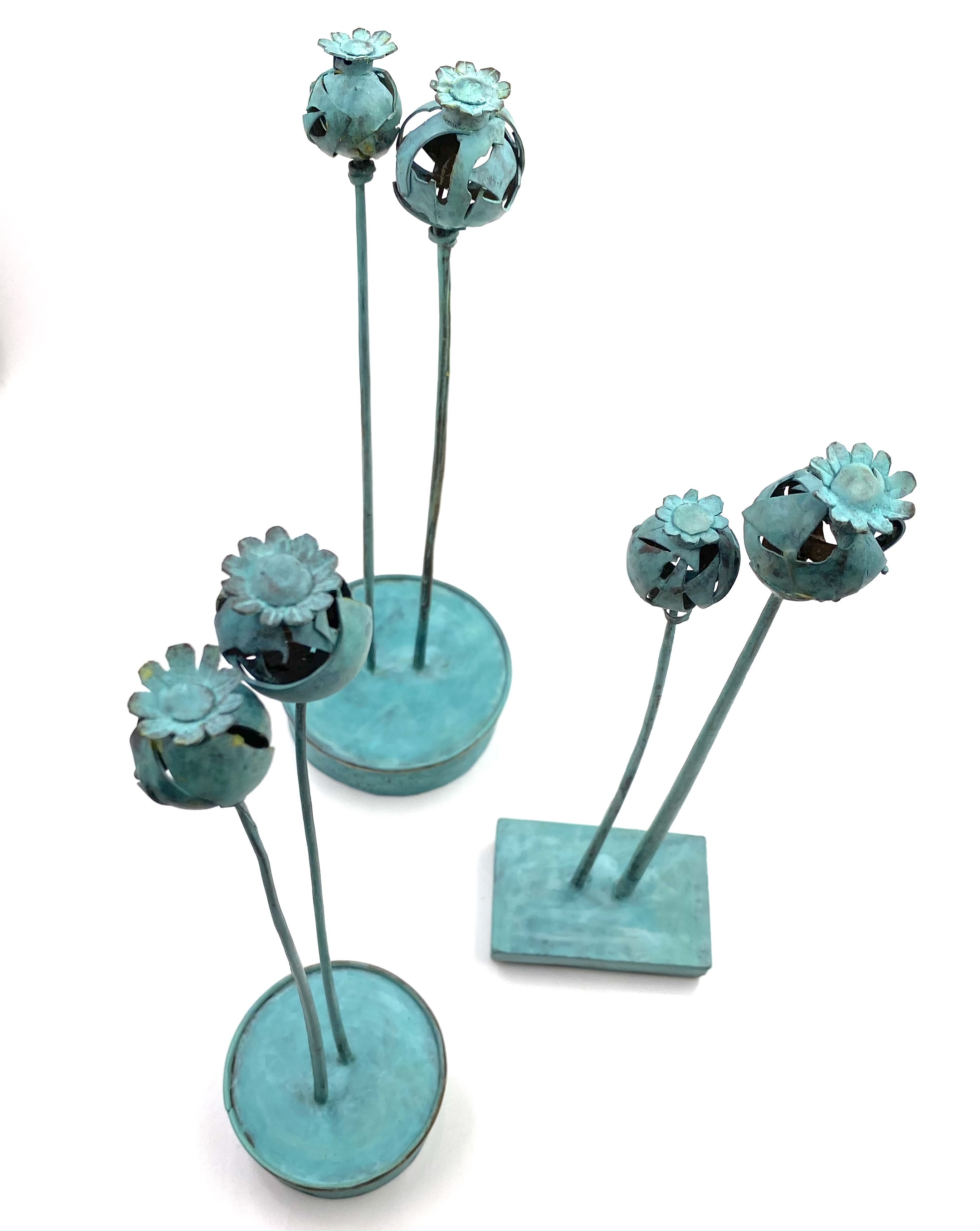 IMG_3797 caja de latón redonda, flores modernas, flores artificiales para decorar, figuras decorativas de diseño, salón moderno, escultura moderna, esculturas decorativas para el hogar, carlos tellechea, escultura con pátina, esculturas modernas para casa