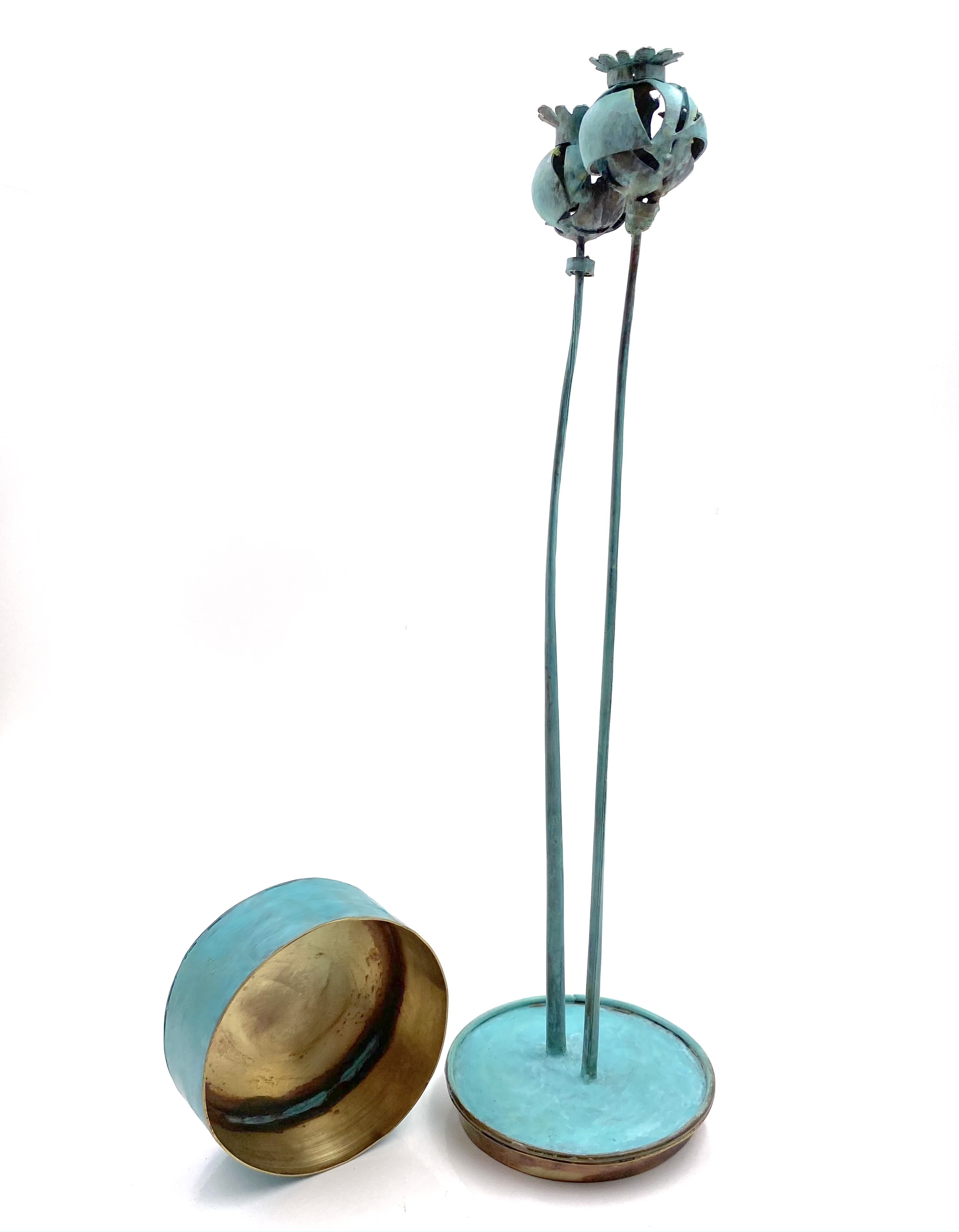 IMG_3802 caja de latón redonda, flores modernas, flores artificiales para decorar, figuras decorativas de diseño, salón moderno, escultura moderna, esculturas decorativas para el hogar, carlos tellechea, escultura con pátina, esculturas modernas para casa