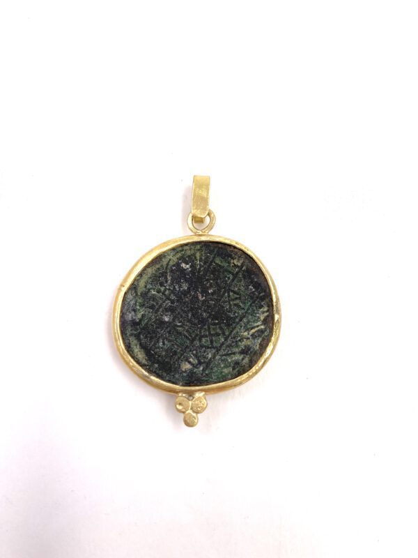 Colgante moneda romana, carlos tellechea, joyería de autor, joyas artesanales españa, joyería artesanal,