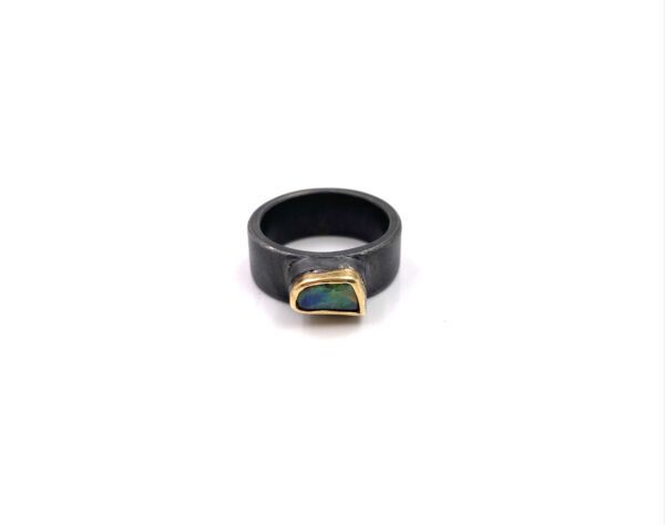 anillo hombre negro, joyería para hombre, anillo hombre plata, plata oxidada joyería, carlos tellechea, joyas artesanales españa