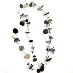 colgante arteartesania pergamino hilde janich carlos tellechea