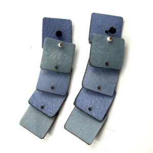 pendientes pergamino azules hechos a mano largos carlos tellechea