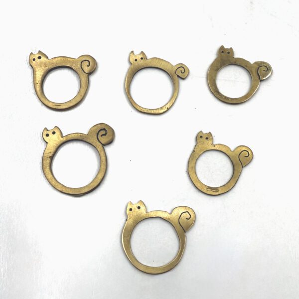 ANILLO DE LATÓN / BRONCE CON FORMA DE GATO HECHO A MANO POR CARLOS TELLECHEA