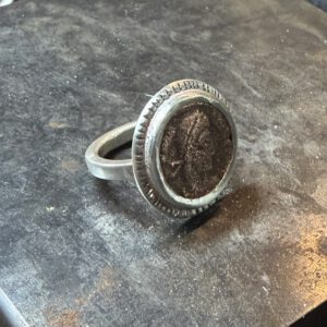 Anillo moneda romana Contancio II ArteArtesania Carlos Tellechea