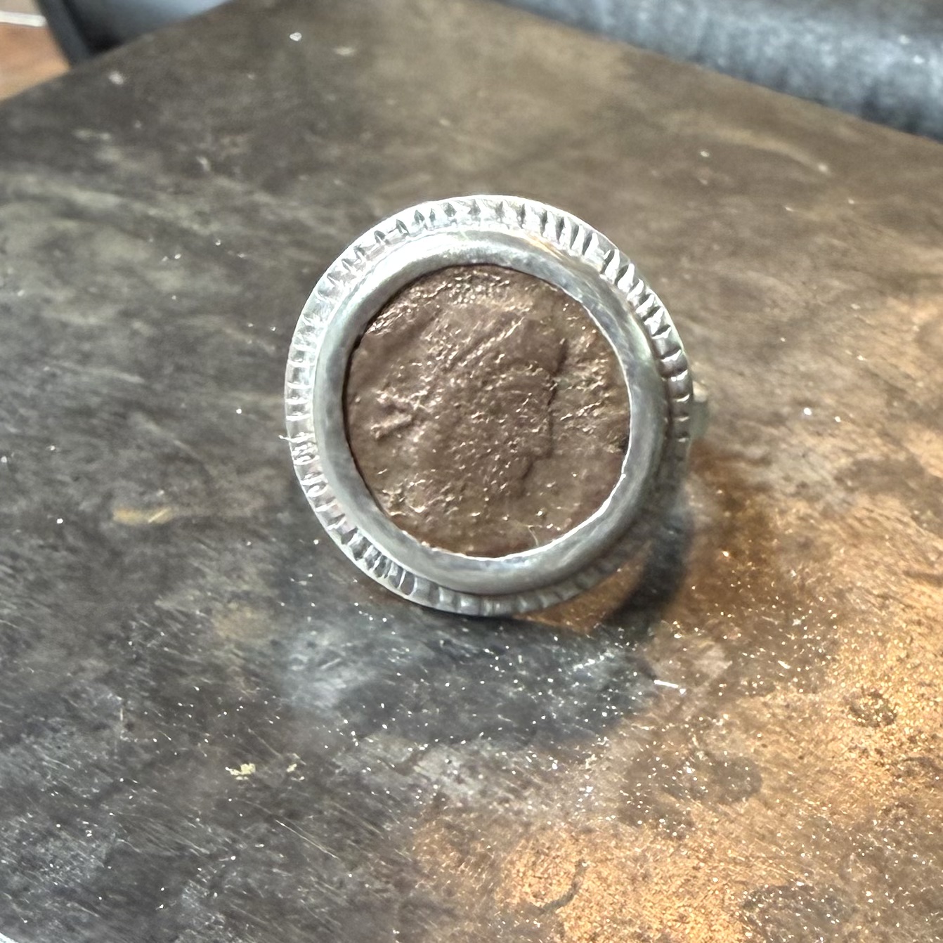 Anillo moneda romana Contancio II ArteArtesania Carlos Tellechea