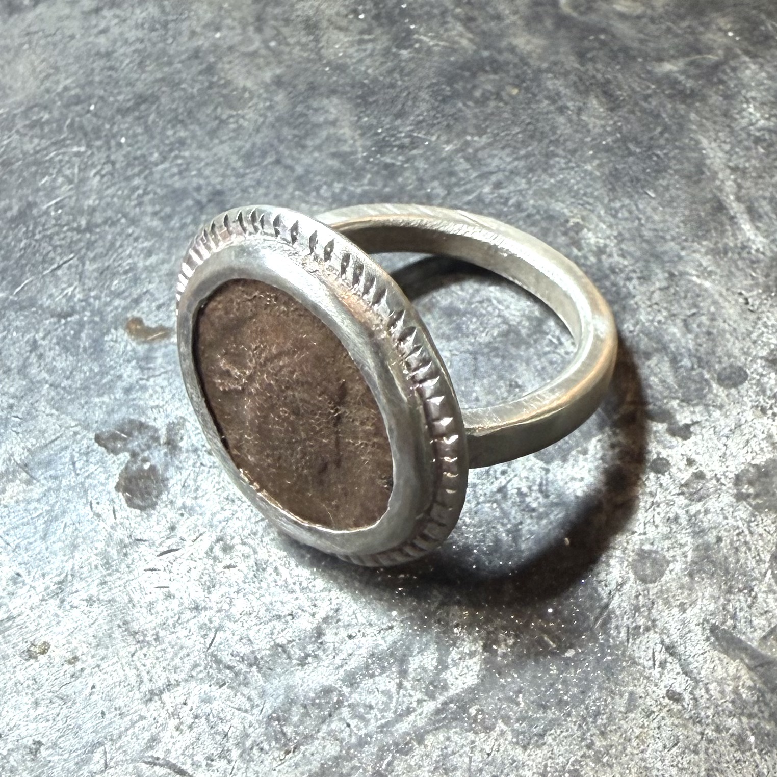 Anillo moneda romana Contancio II ArteArtesania Carlos Tellechea